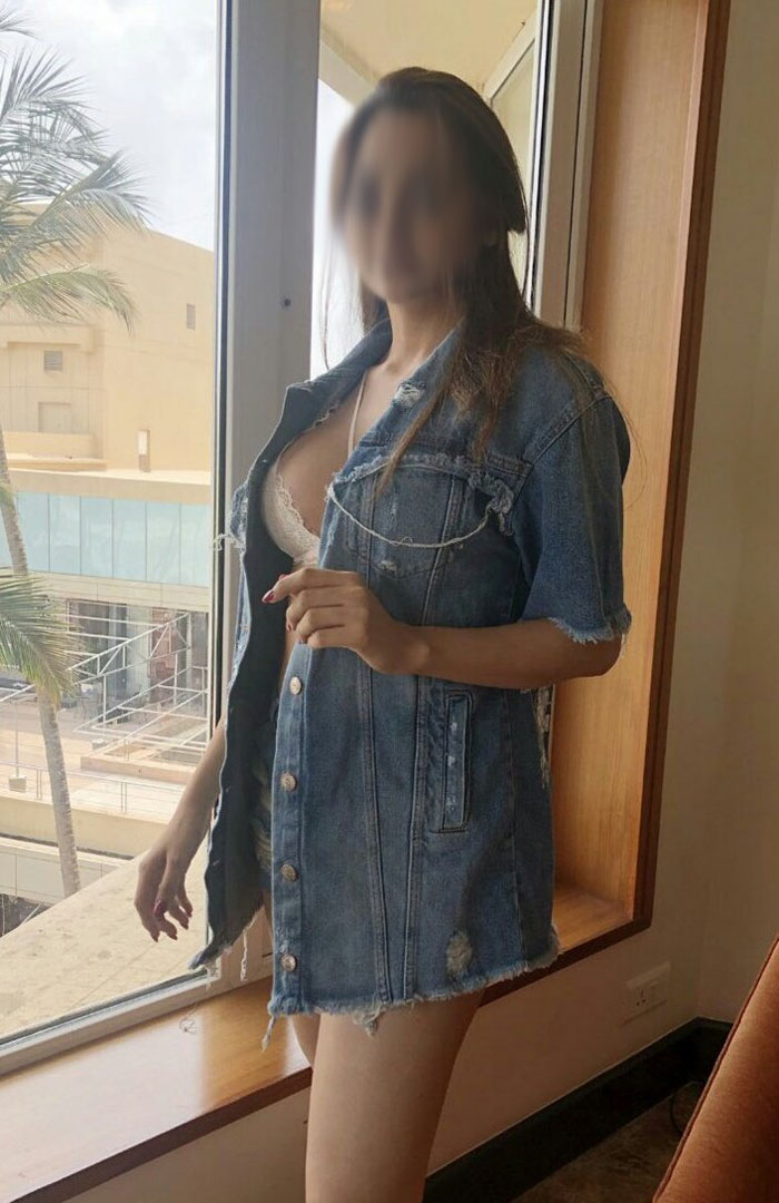 Busty Escorts in Mumbai